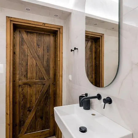 Cancun * Chania (Crete)