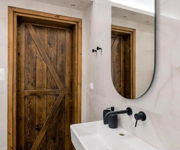 Cancun * Chania (Crete)