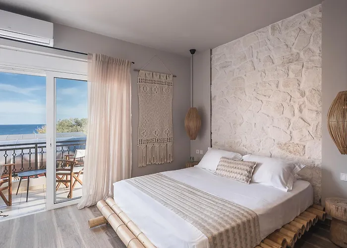 Cancun * Chania (Crete)